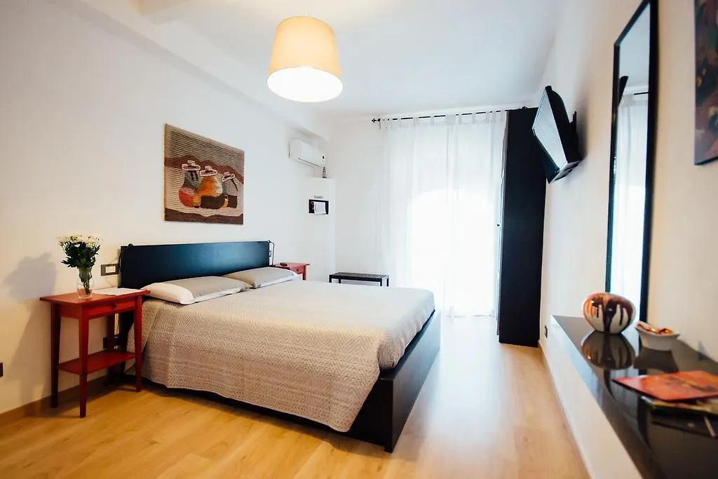 Bed A Cala contacts